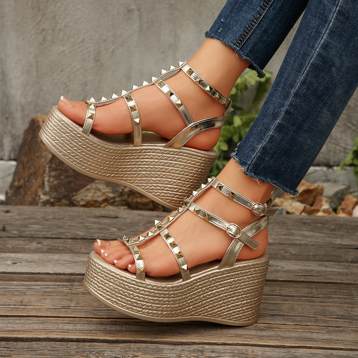 Valtera Stud Wedges