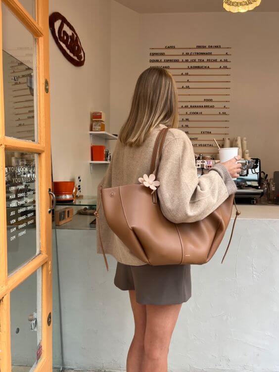 Lisa | Sleek Everyday Bag with Chic Side Ruching